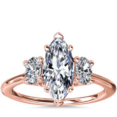 Anillo de compromiso de diamantes con tres piedras ovaladas en oro rosado de 18 k (1/3 qt. total)